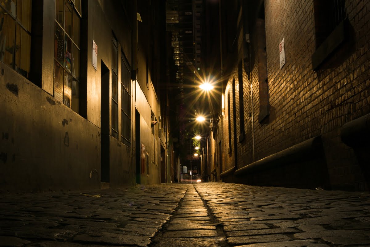 An unknown business down a dark alley hidden from website traffic sources.