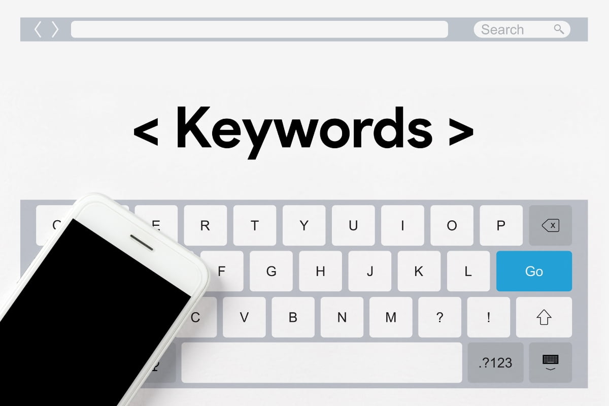 An image of a keyboard with the words SEO keywords on it.