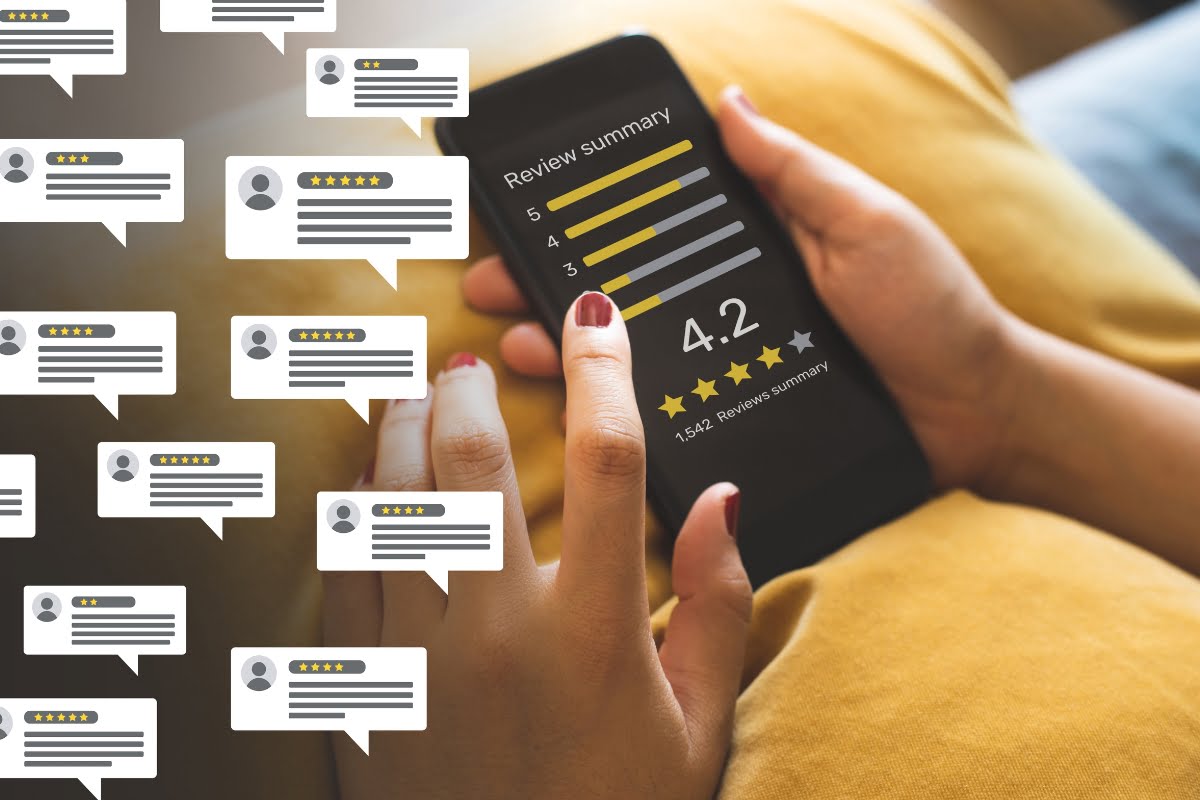 A person holding a phone displaying customer reviews.