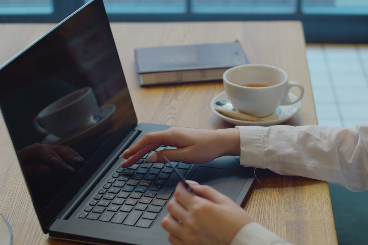 A woman guest posting on a laptop.