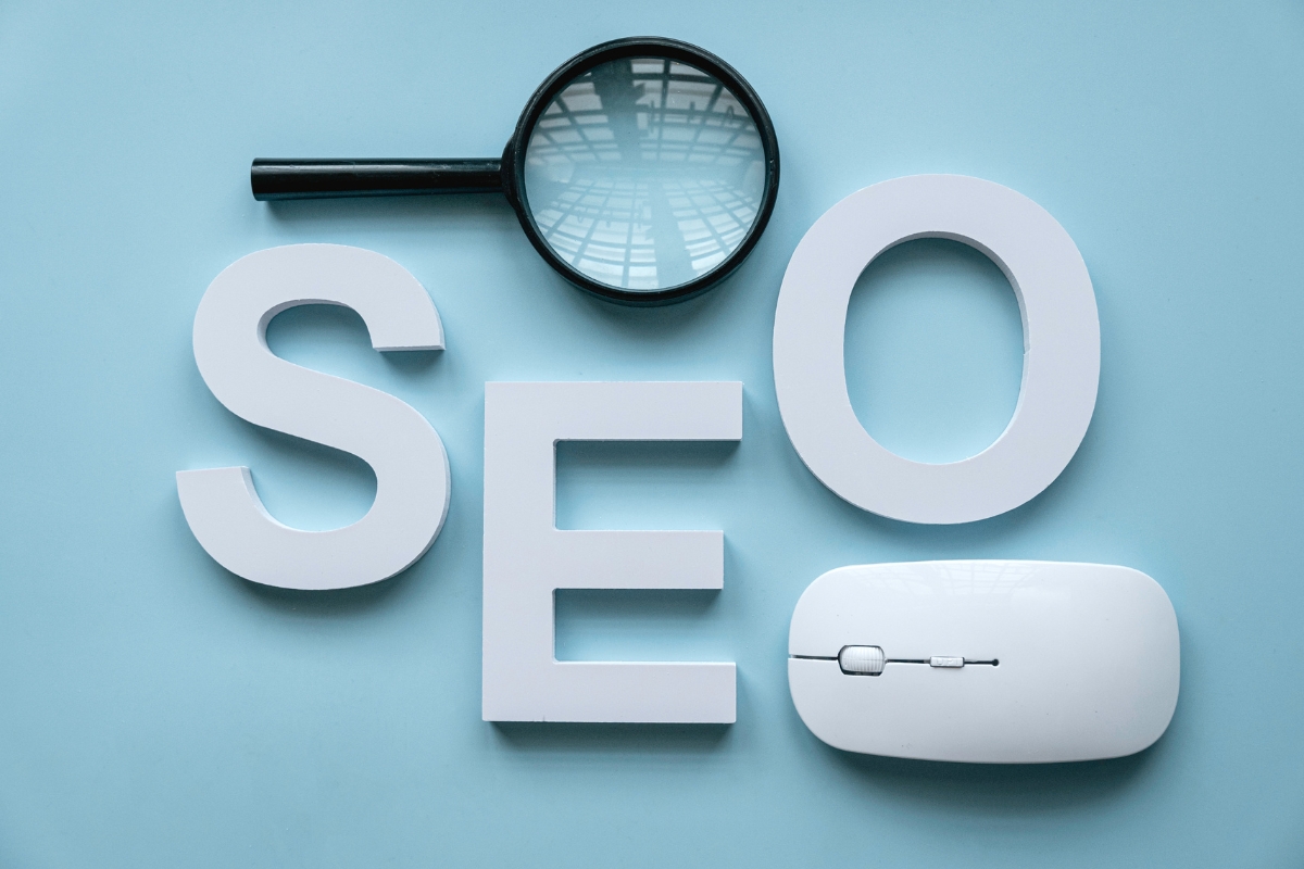 The word seo surrounded by a magnifying glass for improved performance.