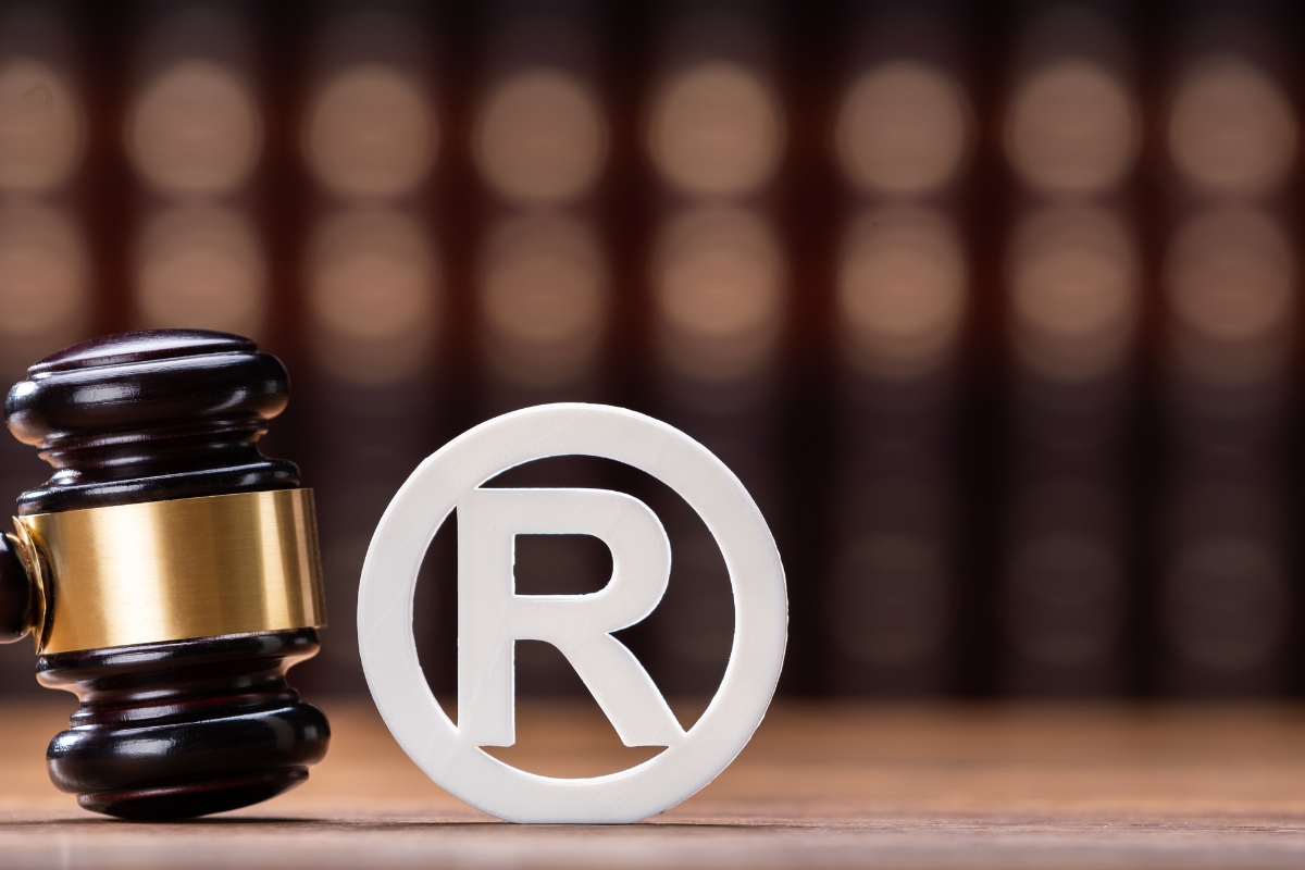 A gavel beside registered trademark symbols, symbolizing legal matters related to intellectual property.