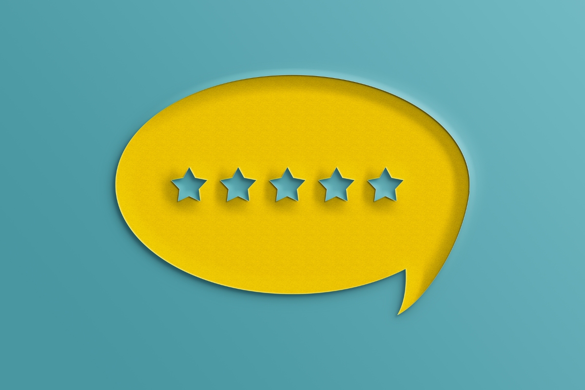 Yellow speech bubble with five white stars on a blue background, representing a five-star Google reviews rating.